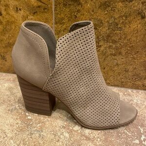 🤎NEW Taupe toe Block heel🤎